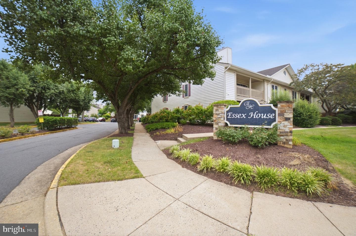 6090 Essex House Square #b photo 15
