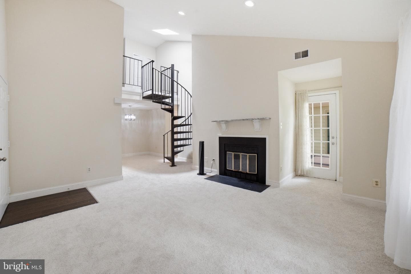 6090 Essex House Square #b photo 5
