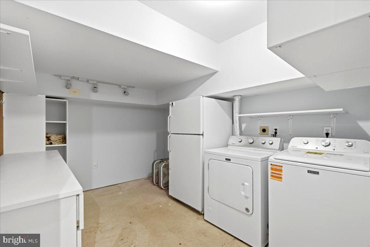 1213 Weatherstone Court photo 16