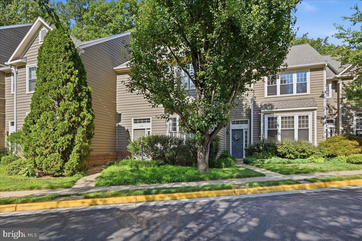 1213 Weatherstone Court photo 3