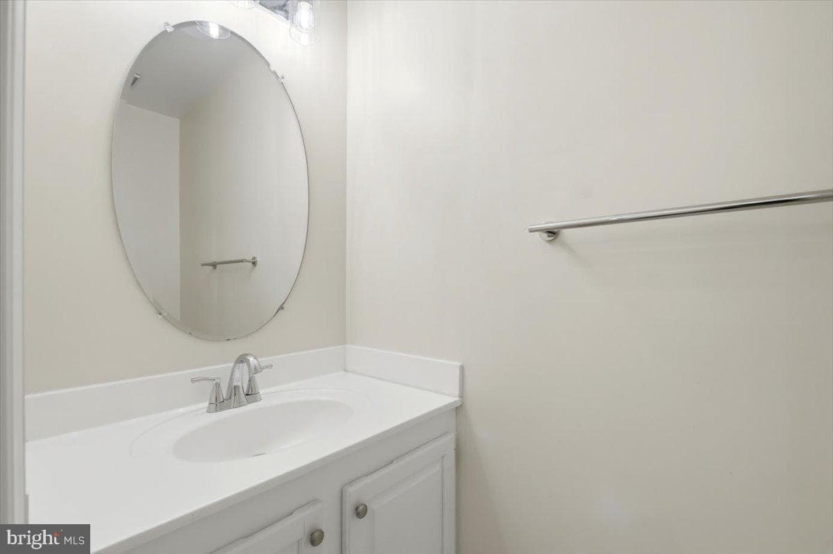 1213 Weatherstone Court photo 5