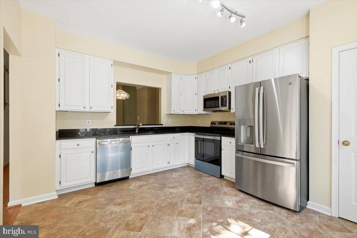 1213 Weatherstone Court photo 8