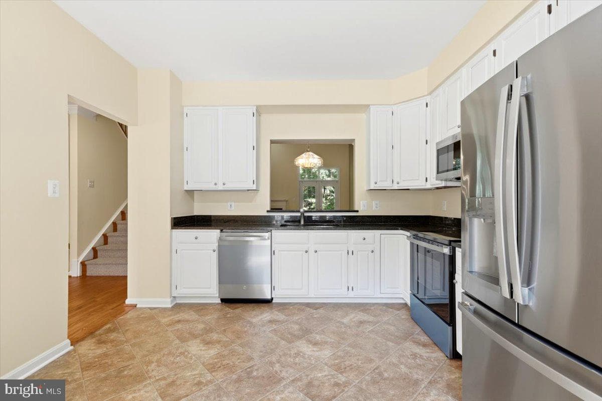1213 Weatherstone Court photo 9