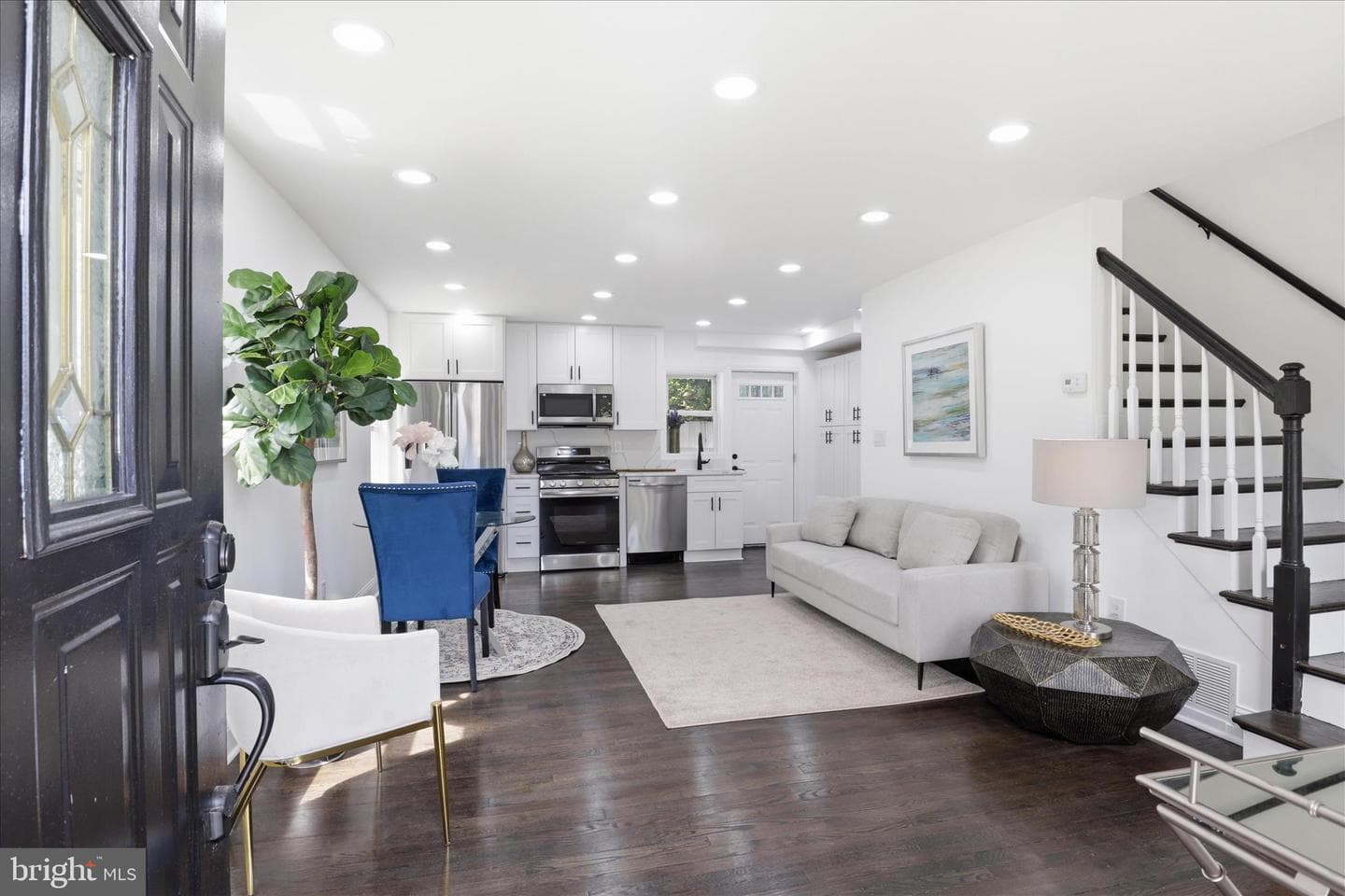 2215 Farrington Avenue photo 3