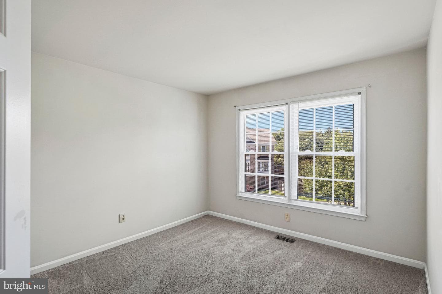 7059 Kings Manor Drive photo 18