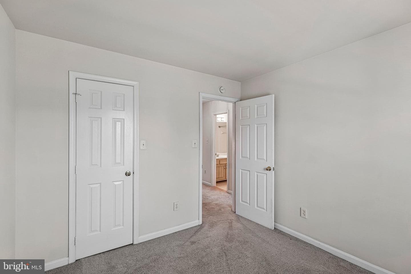 7059 Kings Manor Drive photo 21