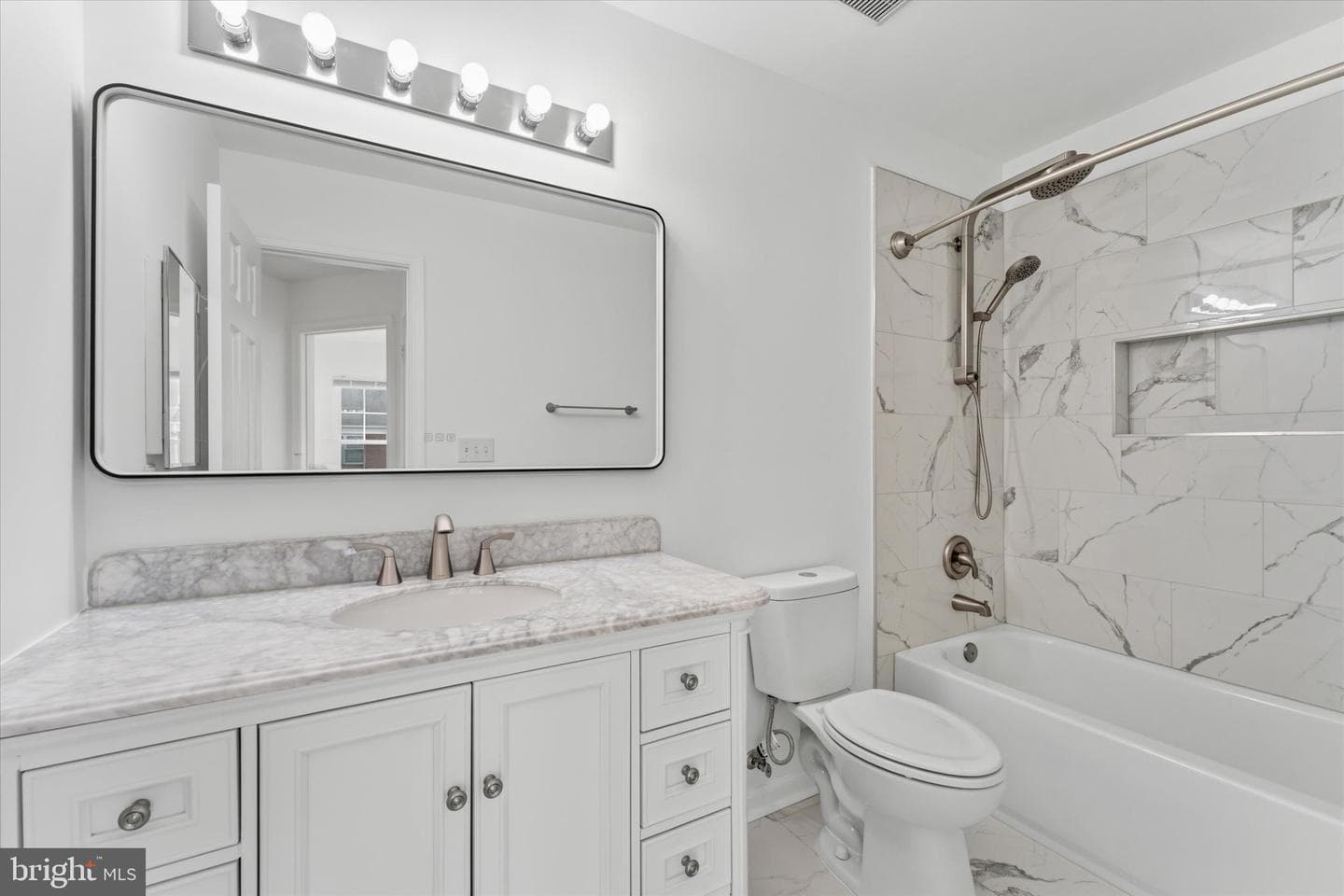 2550 James Monroe Circle photo 6