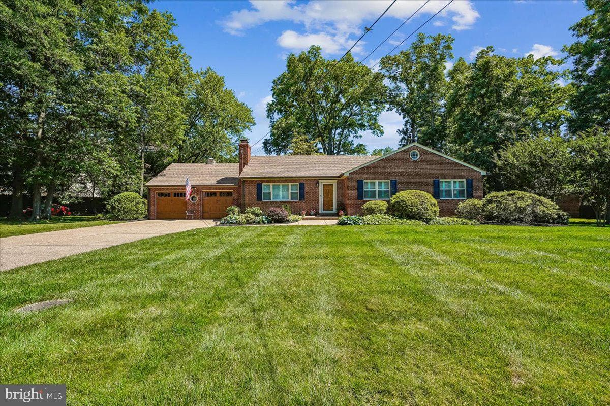 5515 Bradley Boulevard, Alexandria