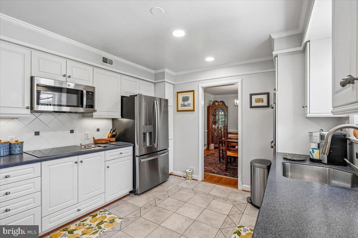 5515 Bradley Boulevard photo 18