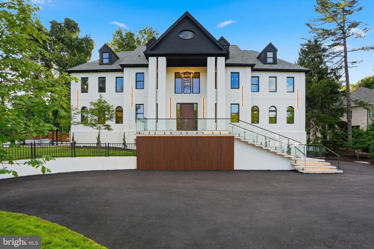 1124 Savile Lane photo 4