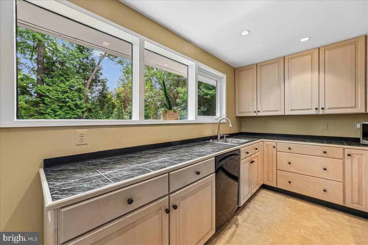 3609 Pinetree Terrace photo 8