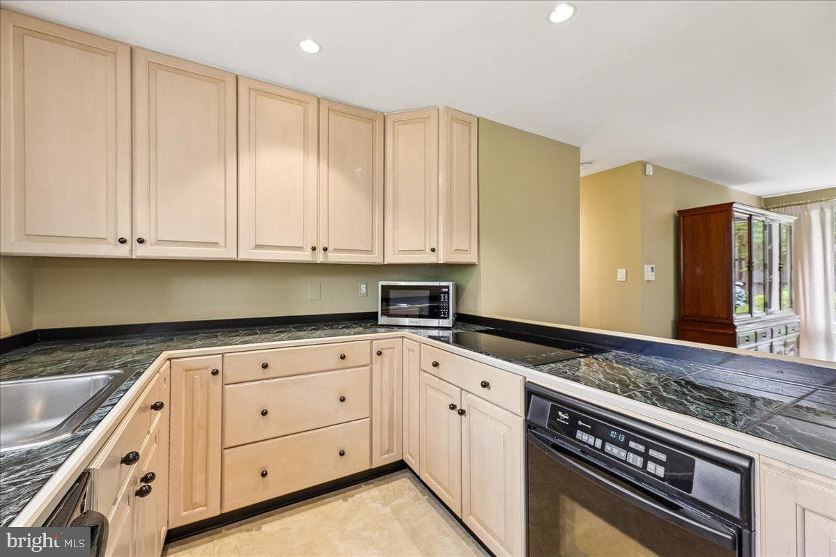 3609 Pinetree Terrace photo 9