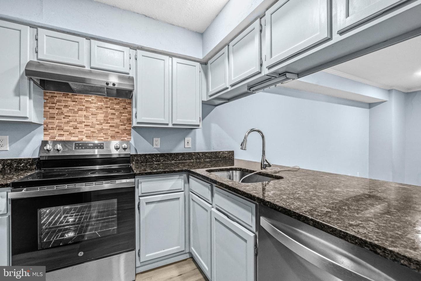 1524 Lincoln Way #107 photo 3