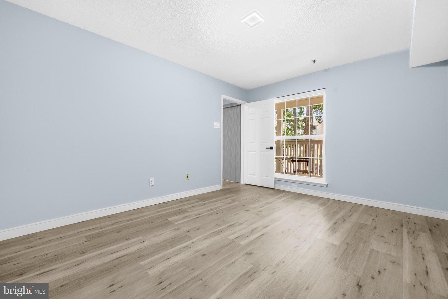 1524 Lincoln Way #107 photo 9