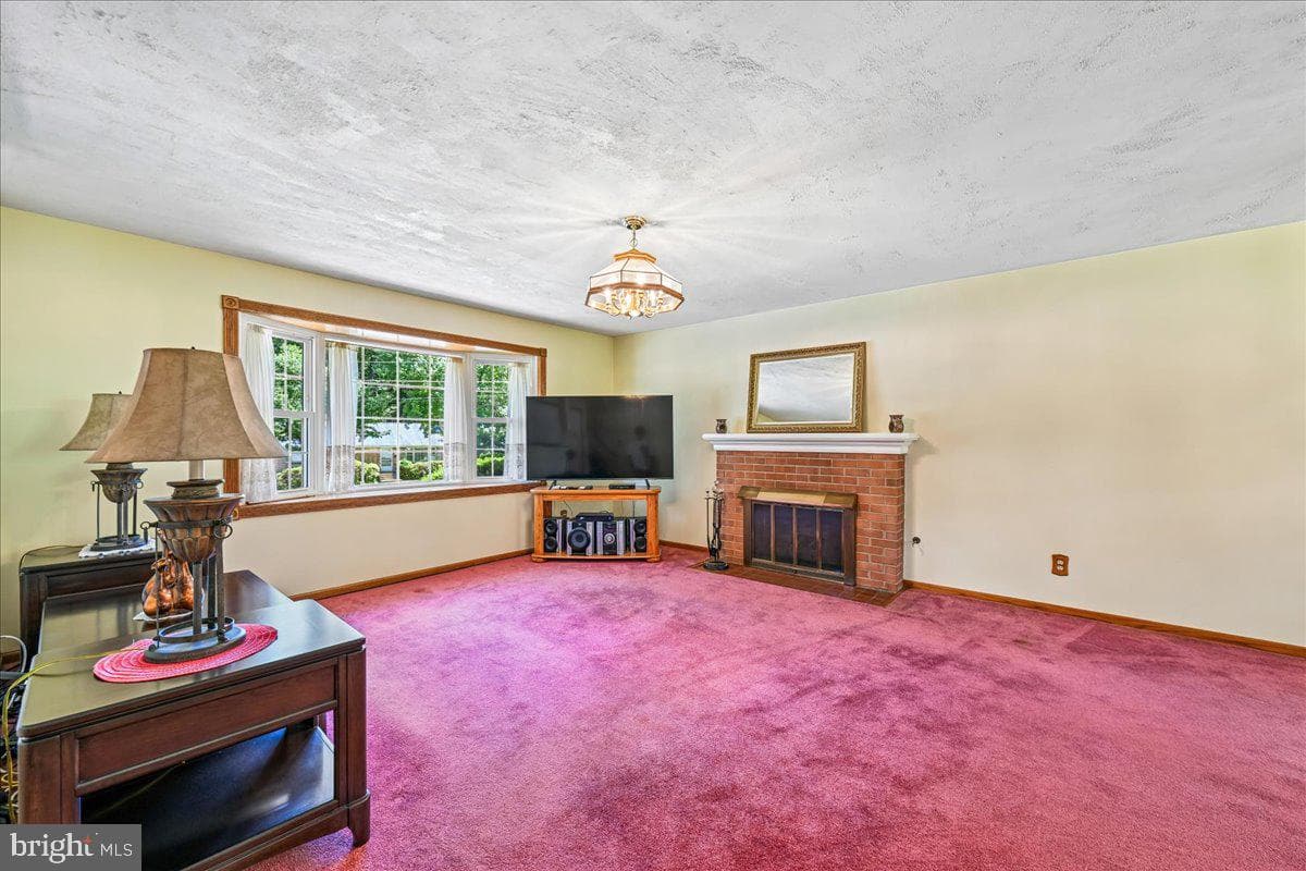 5643 Inverchapel Road photo 13