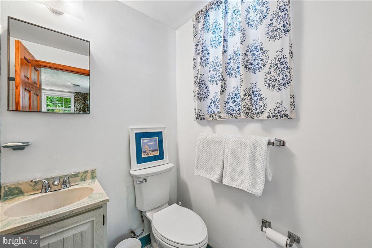 5643 Inverchapel Road photo 40