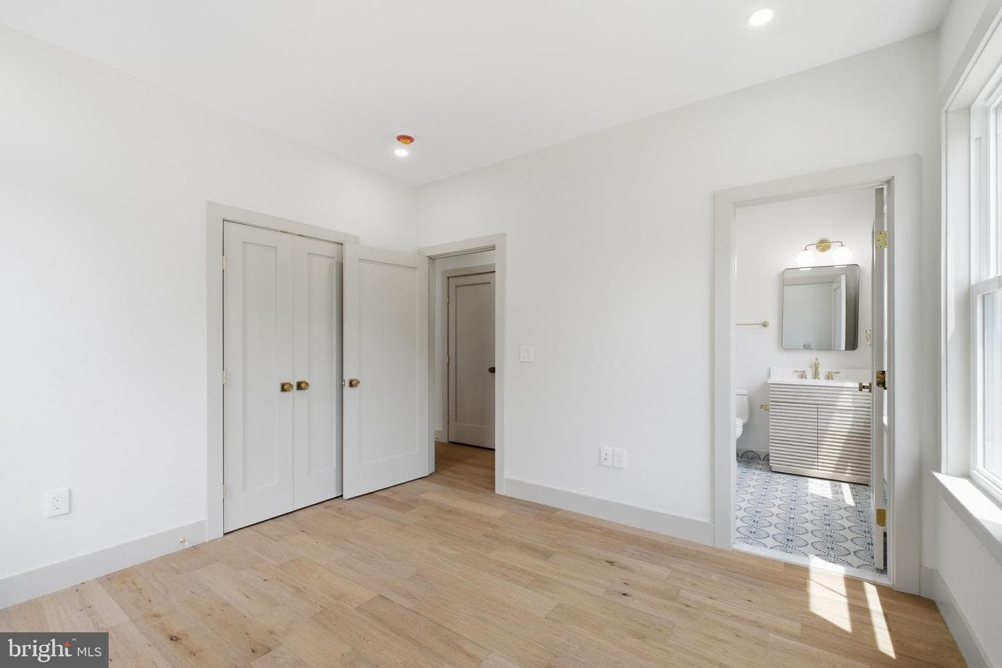 3220 Clayborne Avenue photo 19
