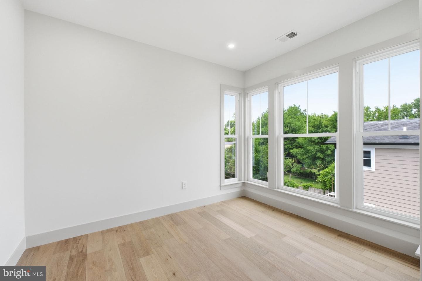 3220 Clayborne Avenue photo 23