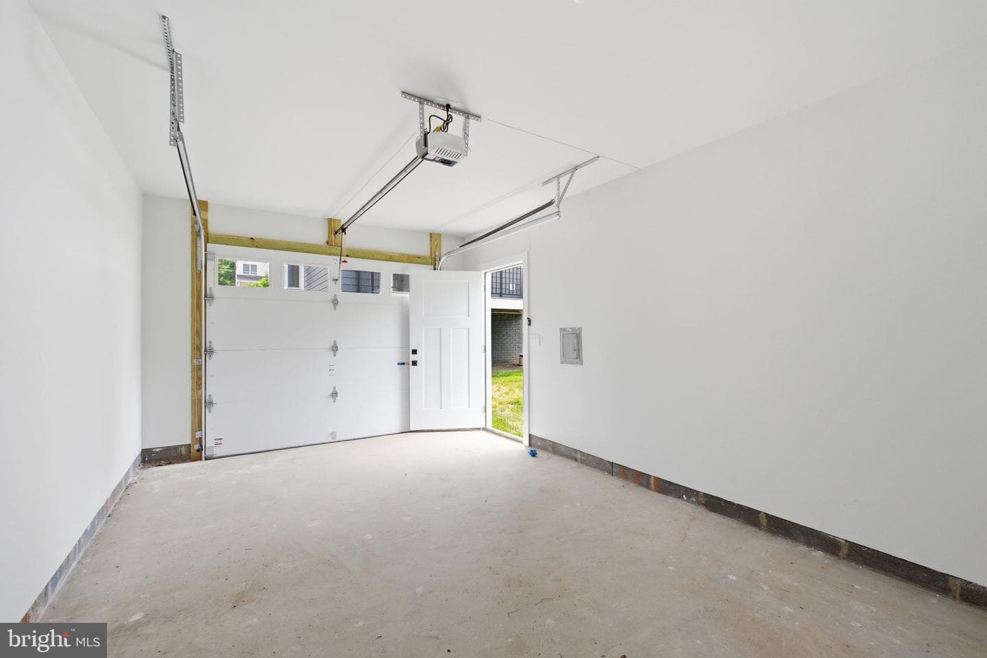 3220 Clayborne Avenue photo 41
