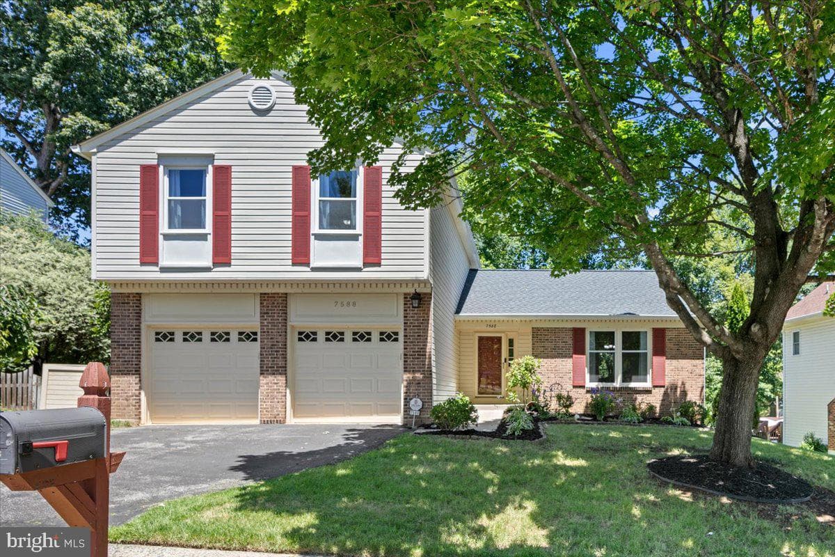 7588 Woodstown Drive, Springfield