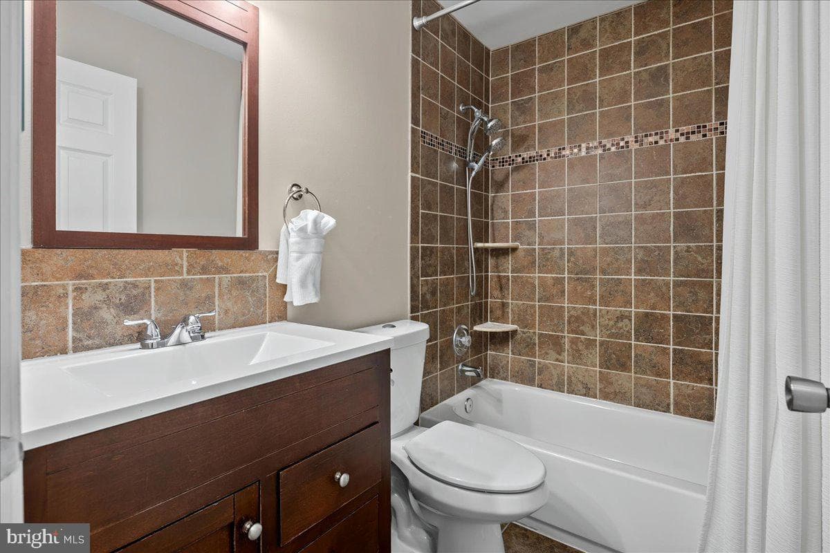 7588 Woodstown Drive photo 38