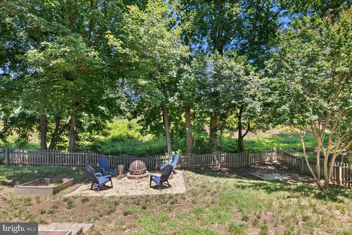 7588 Woodstown Drive photo 49