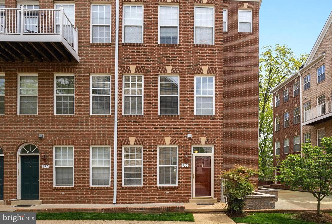 2663 Manhattan Place #112, Vienna
