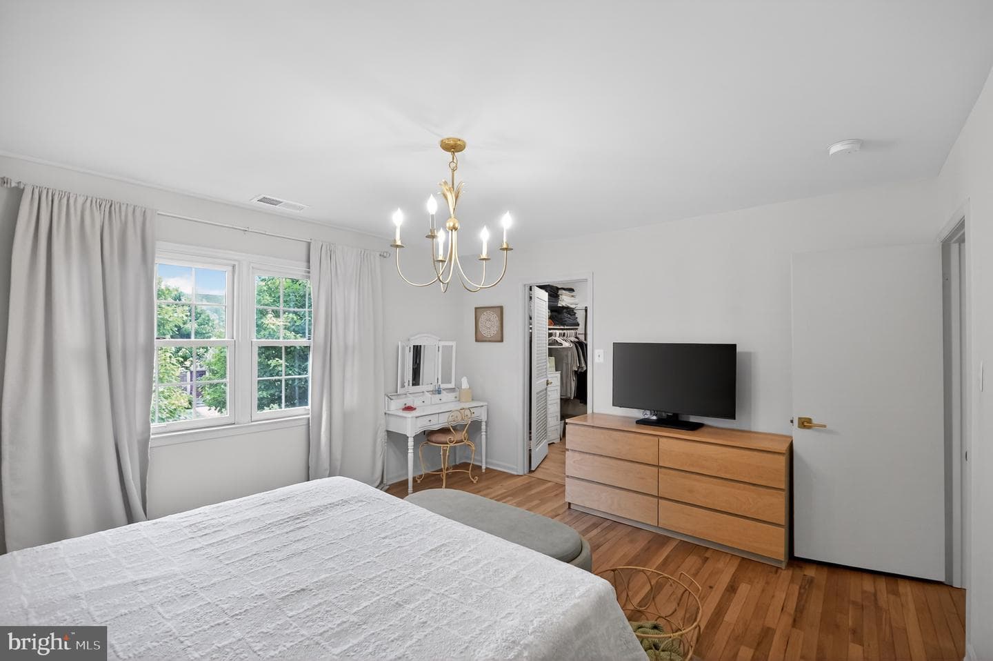 6027 Queenston Street photo 17