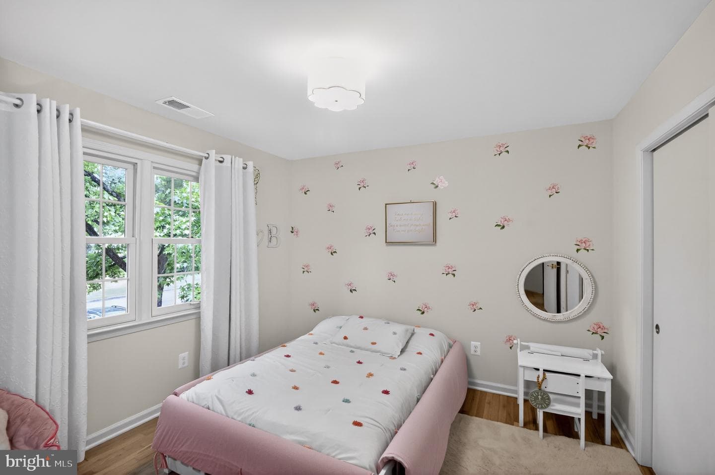 6027 Queenston Street photo 23