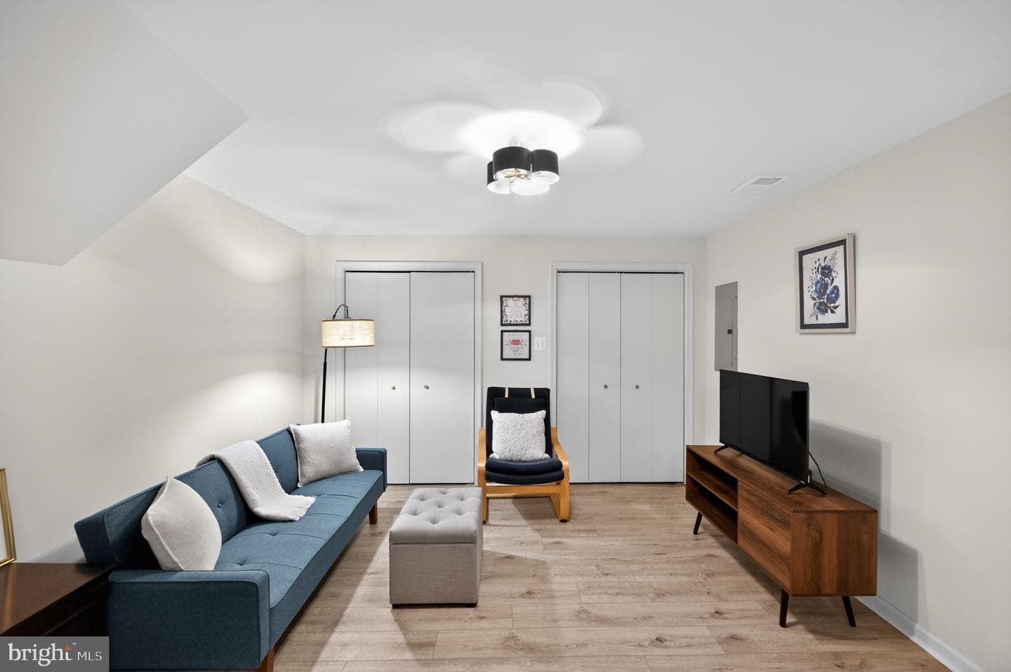 6027 Queenston Street photo 24