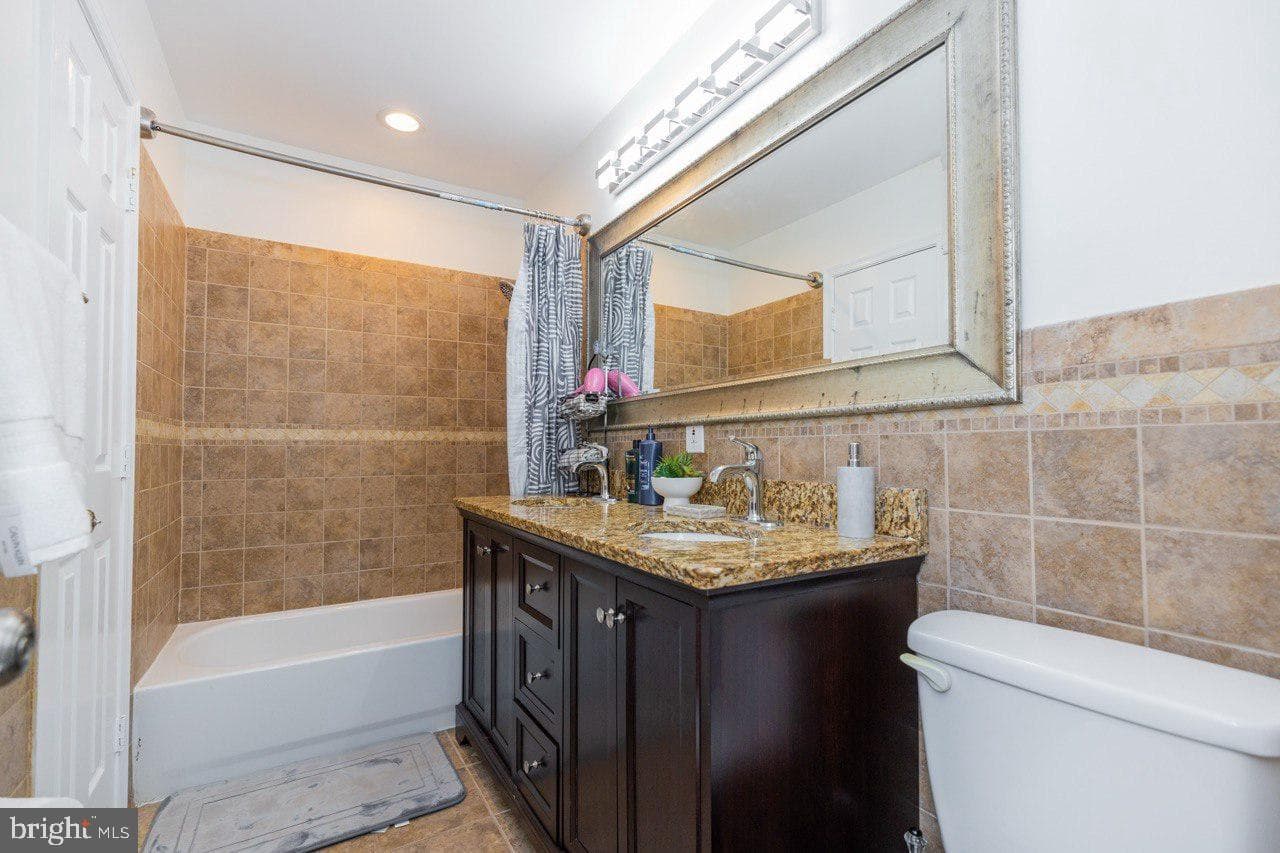 6463 Gildar Street photo 17