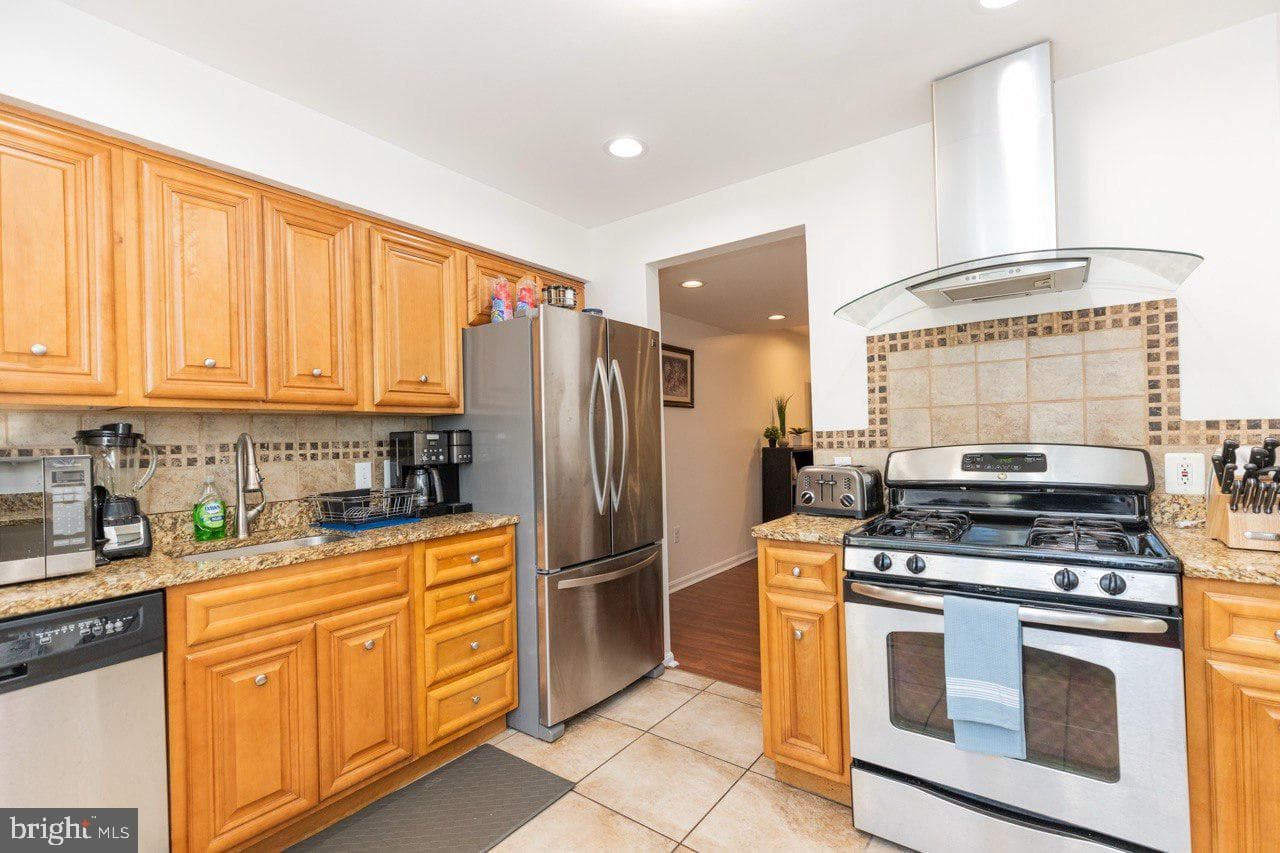 6463 Gildar Street photo 20