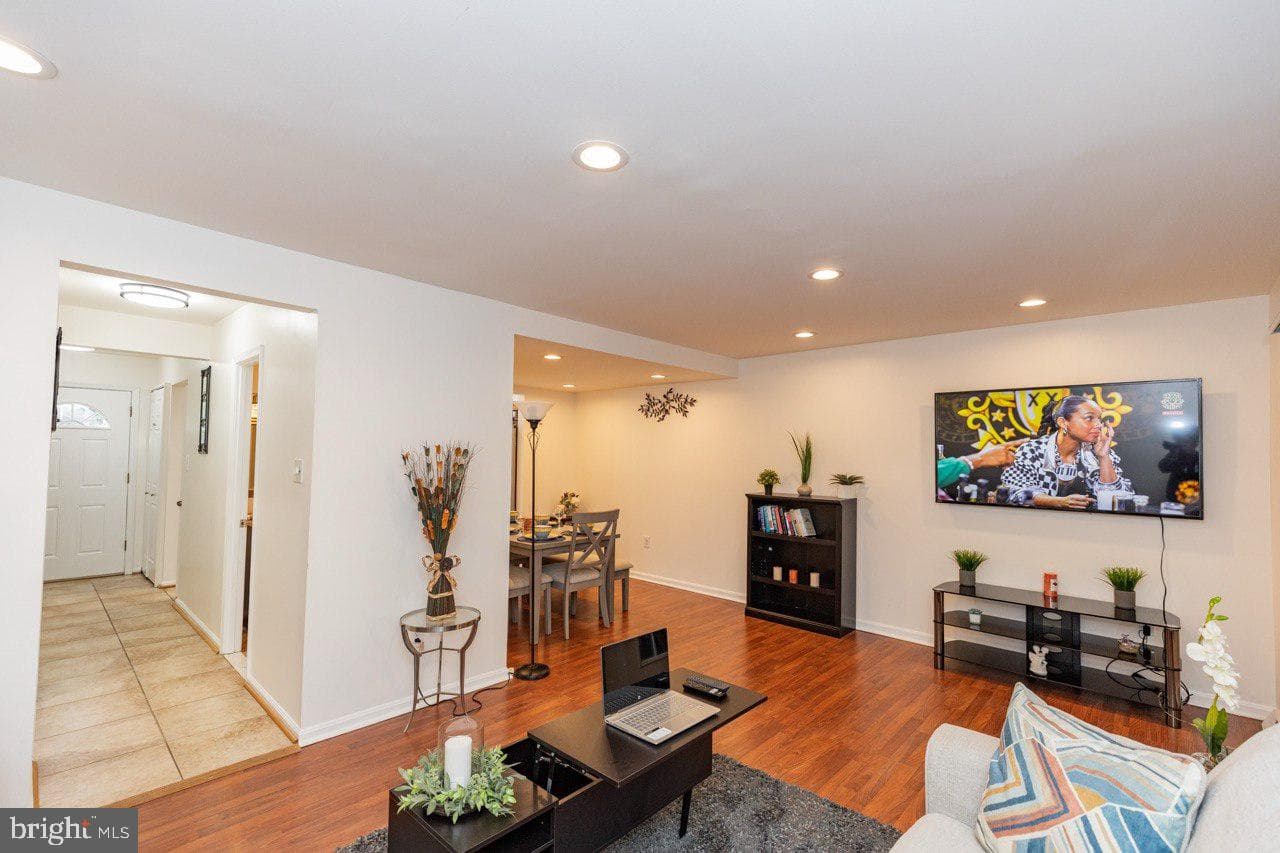 6463 Gildar Street photo 3