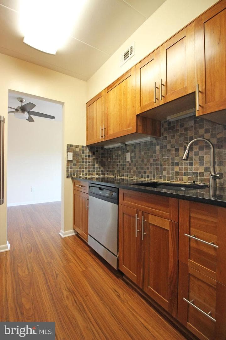 200 Locust Street SE #405 photo 3