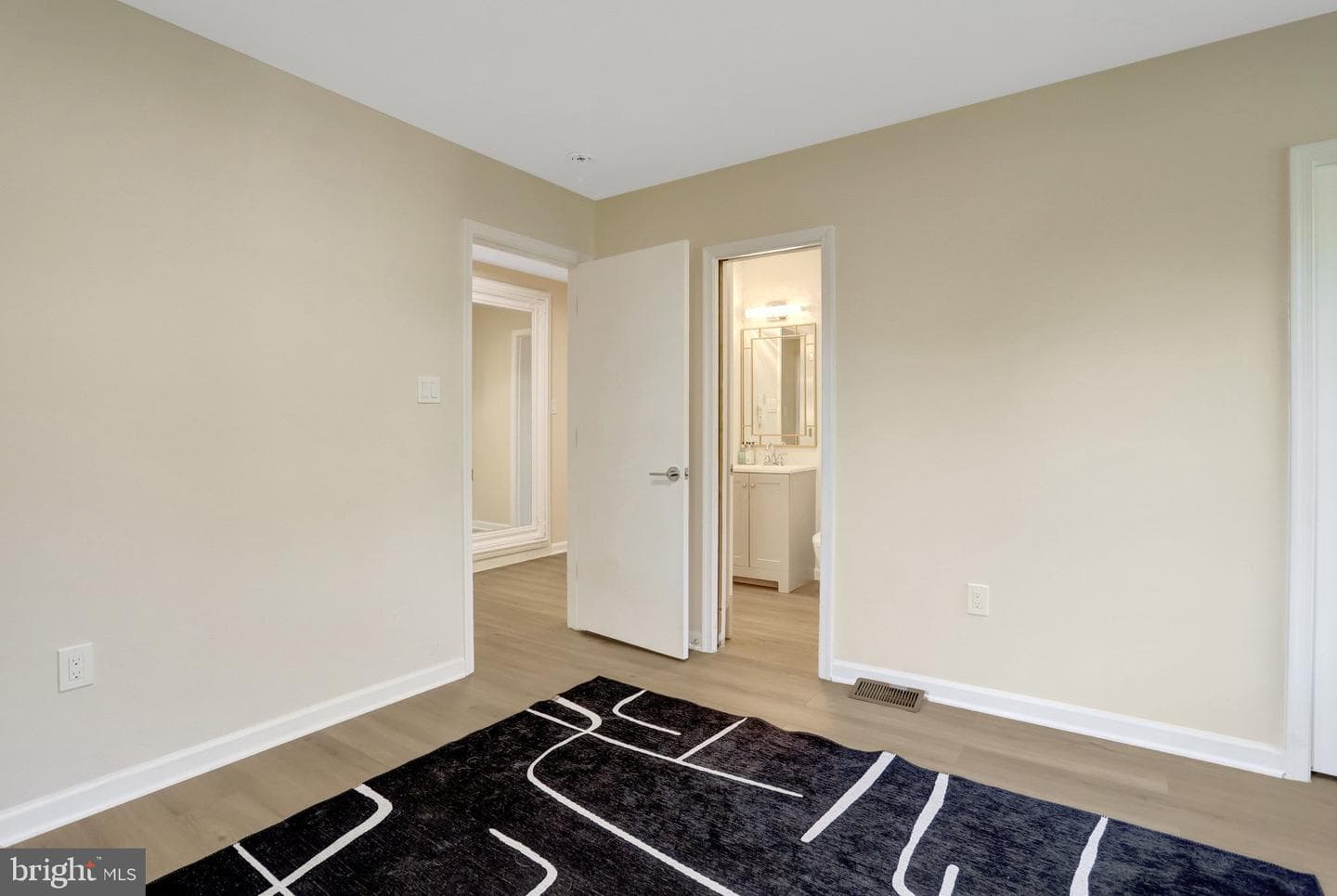 2933 Fairmont Street photo 38