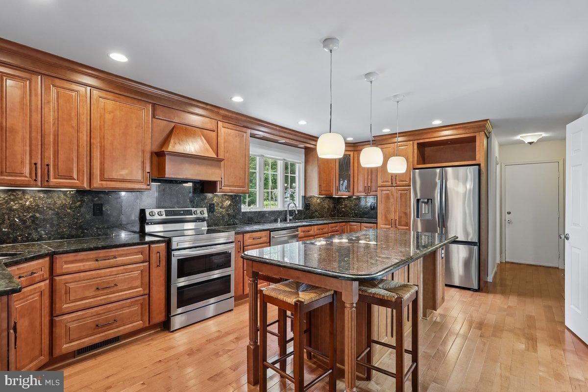 900 Barker Hill Road, Herndon
