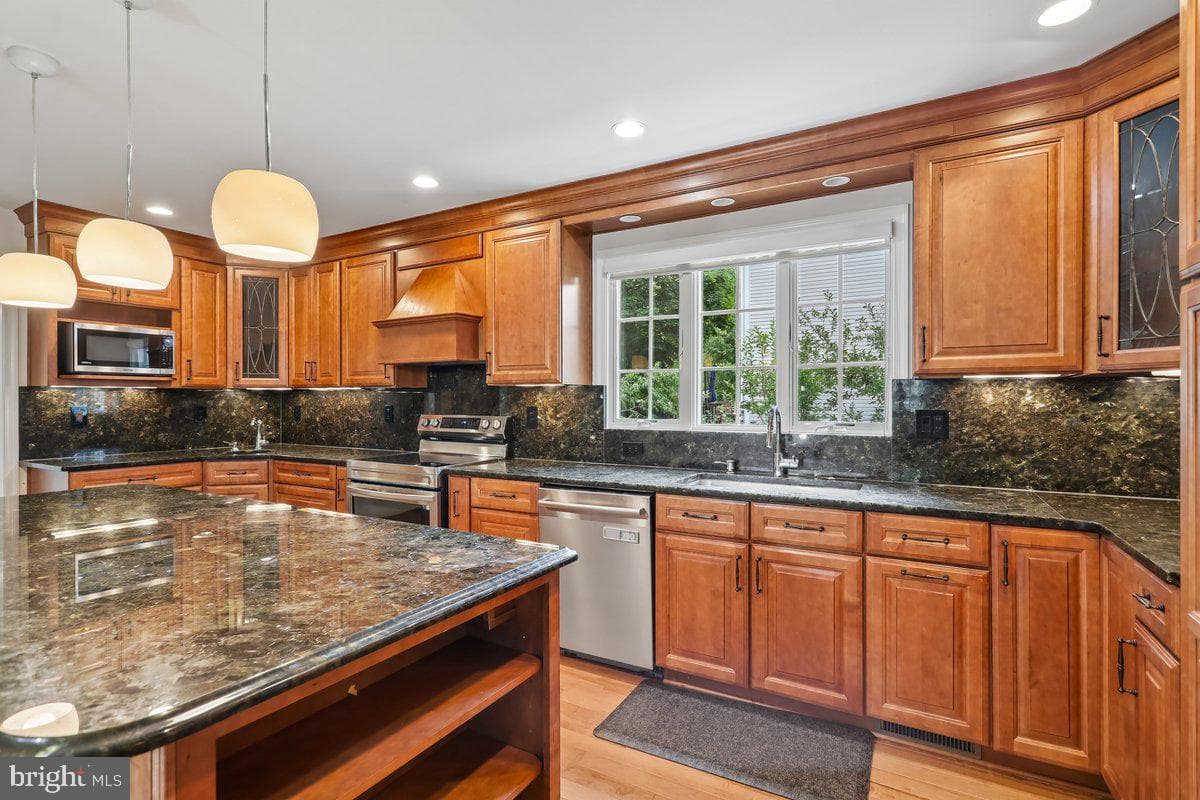 900 Barker Hill Road photo 3