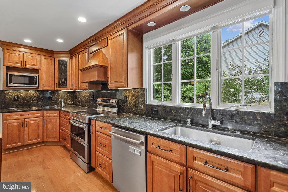 900 Barker Hill Road photo 4