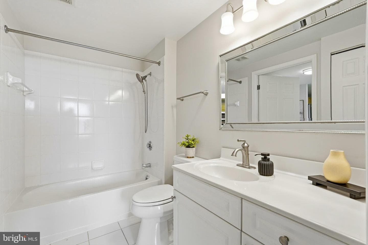 2726 Gallows Road #806 photo 15