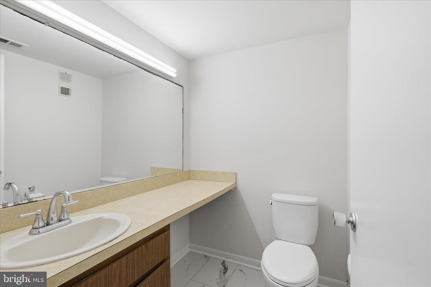2043 Wethersfield Court photo 15