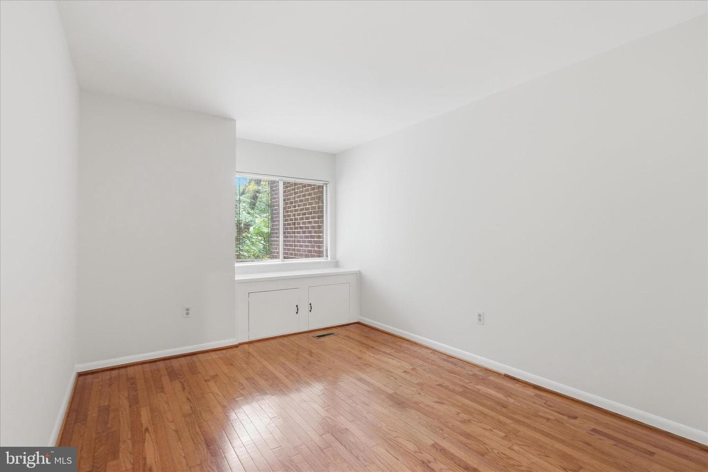 2043 Wethersfield Court photo 25