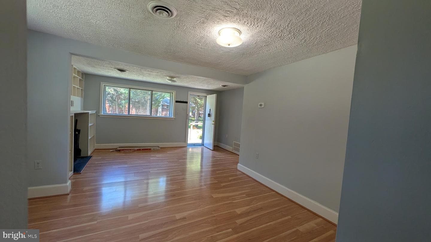 6497 Windham Avenue photo 18