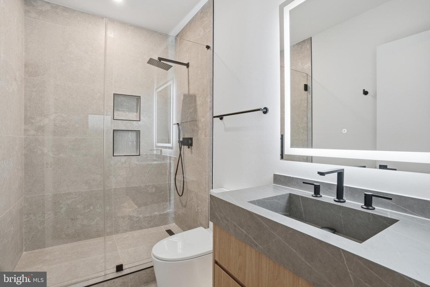 1803 Dumbarton Street photo 102
