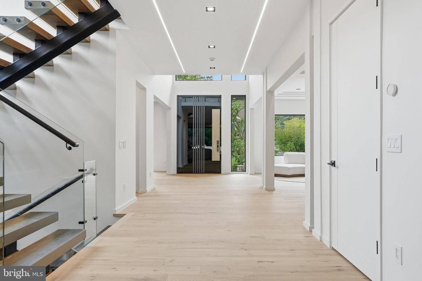 1803 Dumbarton Street photo 16