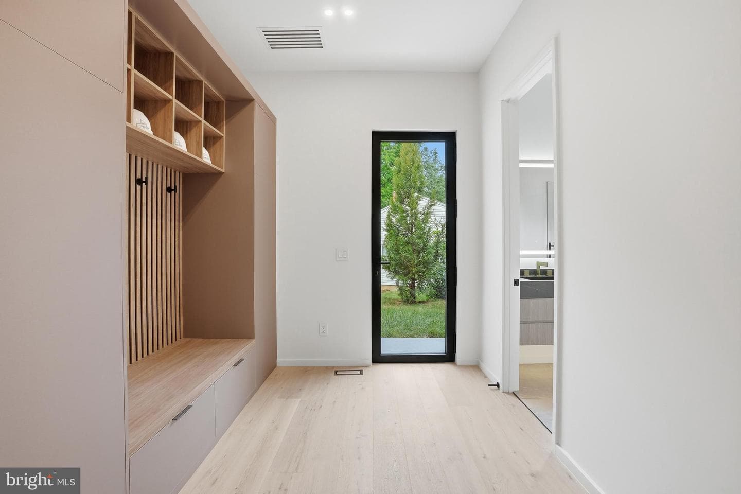 1803 Dumbarton Street photo 20