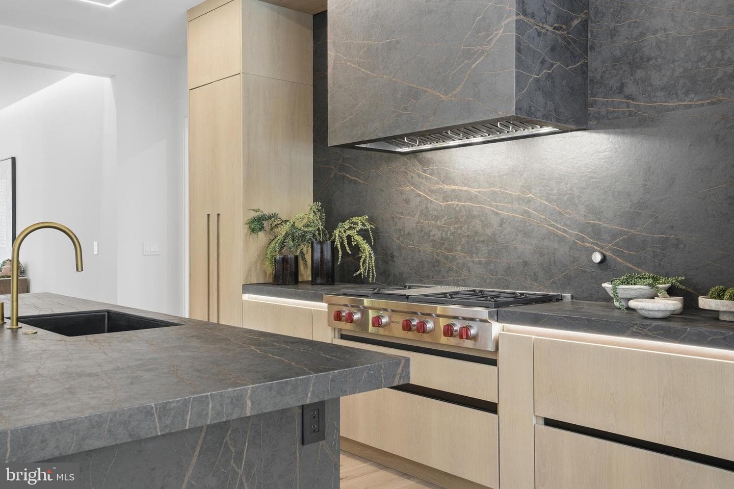 1803 Dumbarton Street photo 33