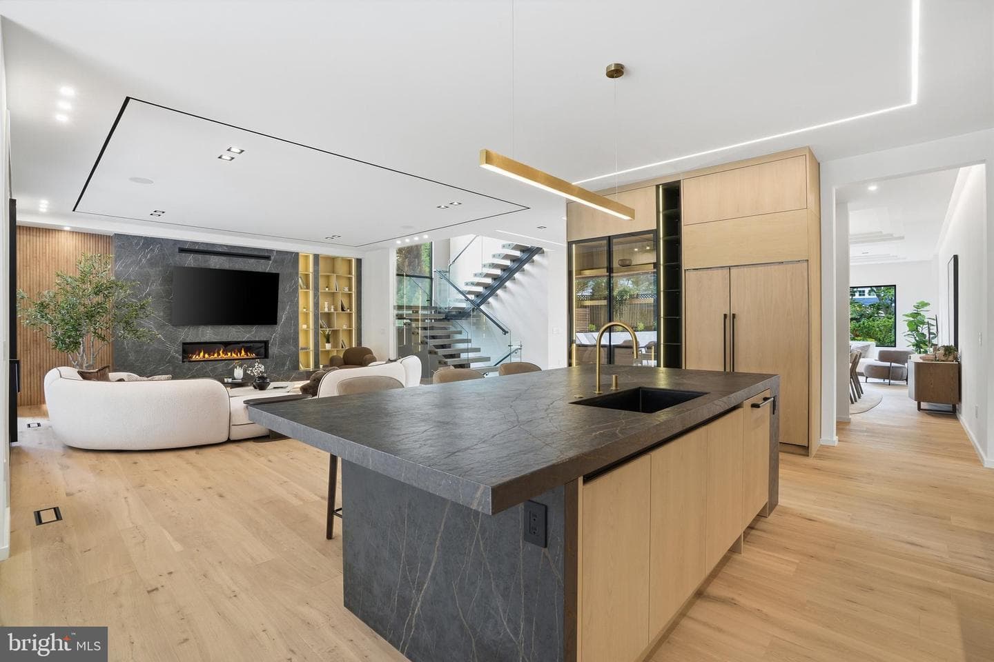 1803 Dumbarton Street photo 36