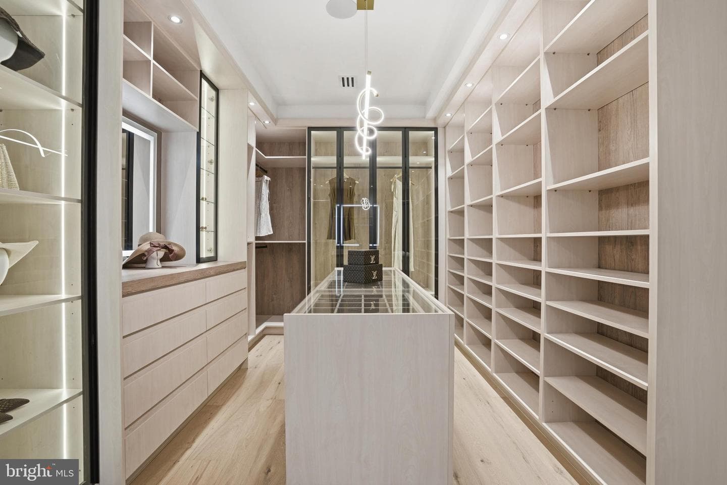 1803 Dumbarton Street photo 77