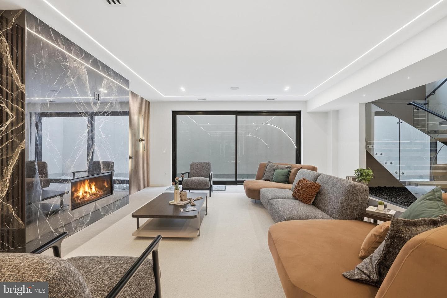 1803 Dumbarton Street photo 90