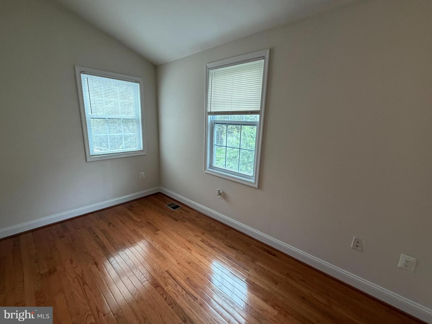 2923 Fairhill Road photo 21